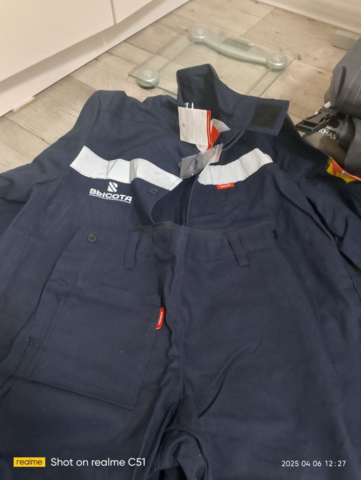 Спецодежда и комплектующее.