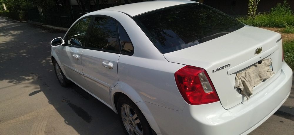 Lacetti moshina srochna sotiladi 12000 $ kelishamiz