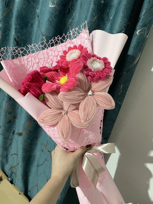 Buchet de flori din sârmă plușată