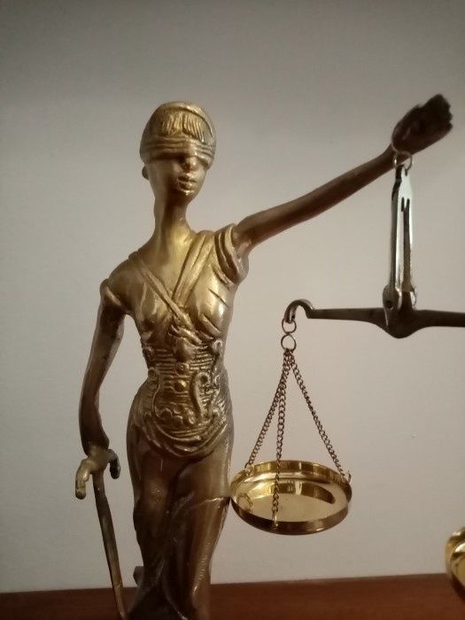 Sculptura din bronz masiv Justiția piesa cu o lucrătură de o foarte mare finețe, stare excelenta, h 24 cm