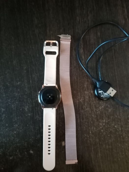 Продам смарт часы Samsung Galaxy Watch Active