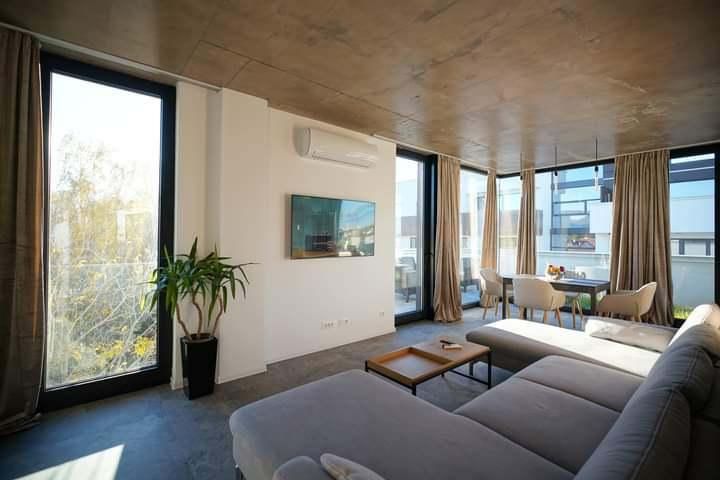 Дава се под наем Тристаен апартамент в София, Горубляне - 120 кв.м за 1499 € - Снимка #3