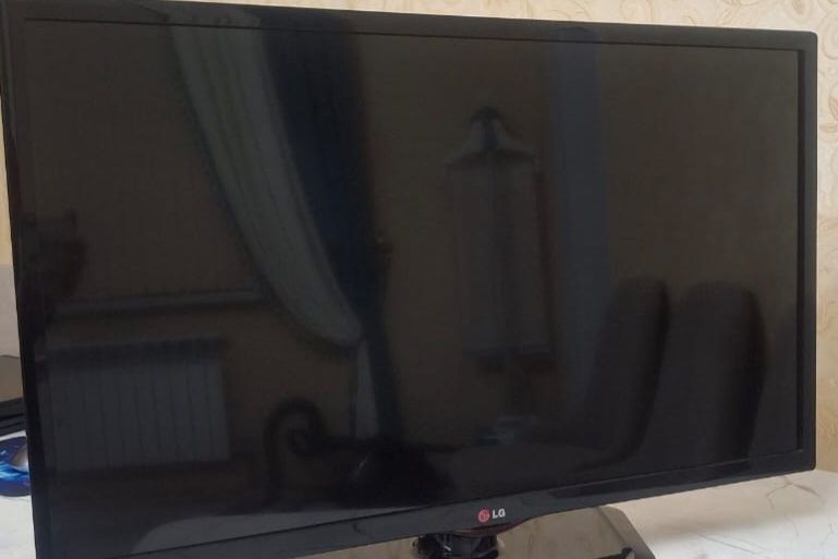 Телевизор LG  82 см диагональ