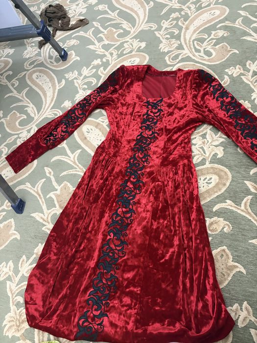 красное платье,ручная работа