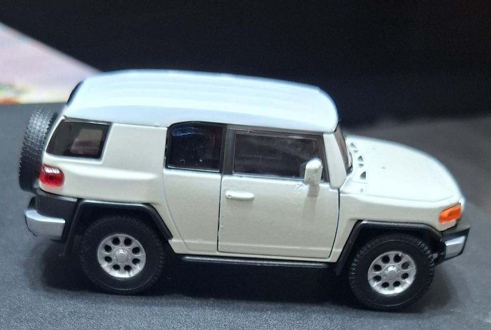 VÎND machetă TOYOTA FJ CRUISER scara 1 / 36