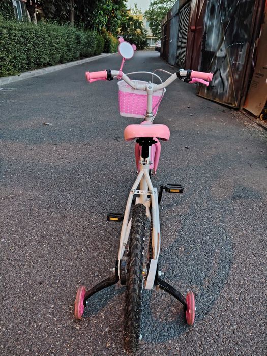 Se vinde Bicicleta pentru fete