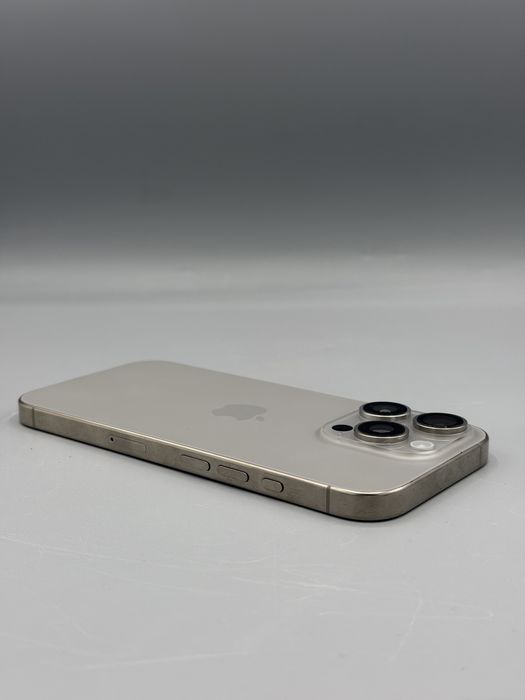 iPhone 15 Pro / 128 GB / Baterie 92% / 372 cicluri / Natural Titanium / Impecabil / Garantie un an / Stare buna