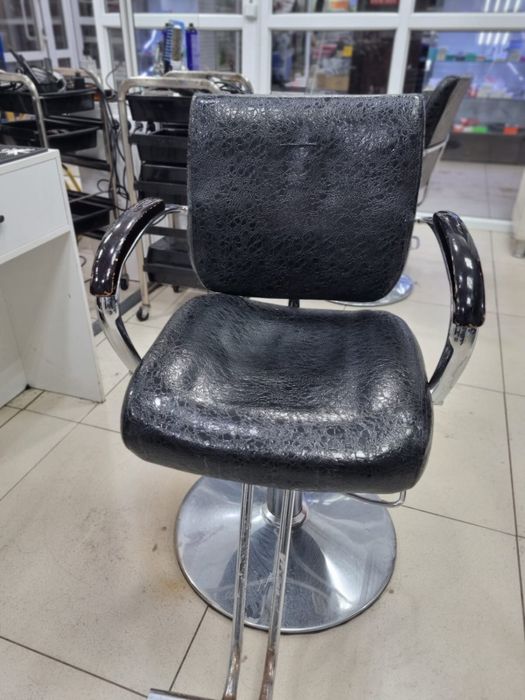 Парикмахерские кресло