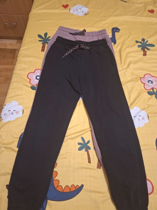 De vânzare lot 3 perechi pantaloni trening 140 cm