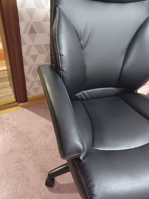 ОФИС СТОЛ с мемори пяна TAMDRUP