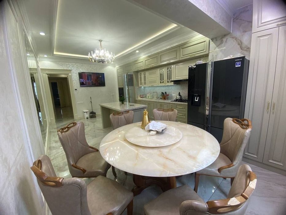 Продается 5ти ком квартира в новостройке, ор-р: улица Нурафшон, 187м²