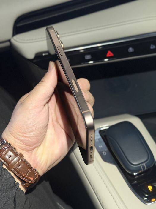 Продам Айфон 16 про макс