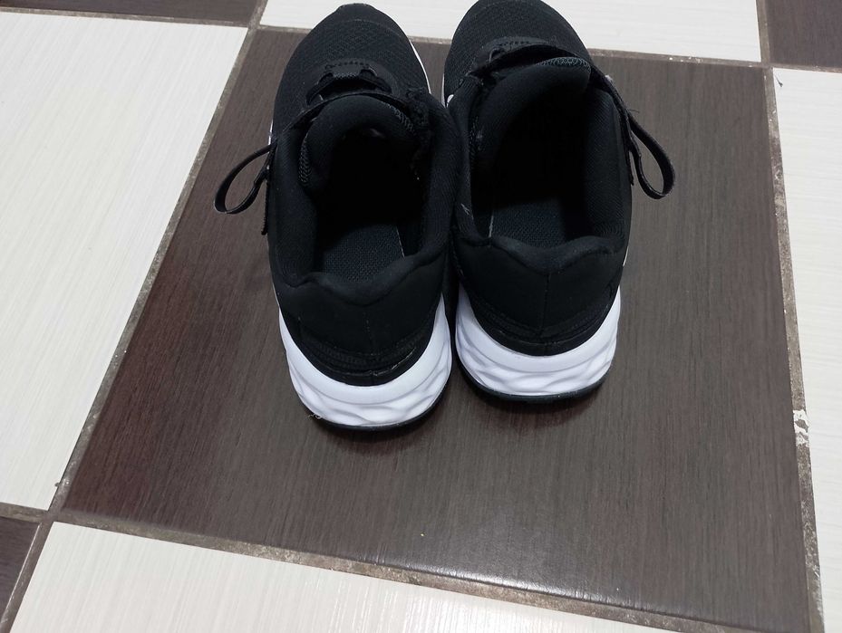 Nike,adidași ca noi,80 ron