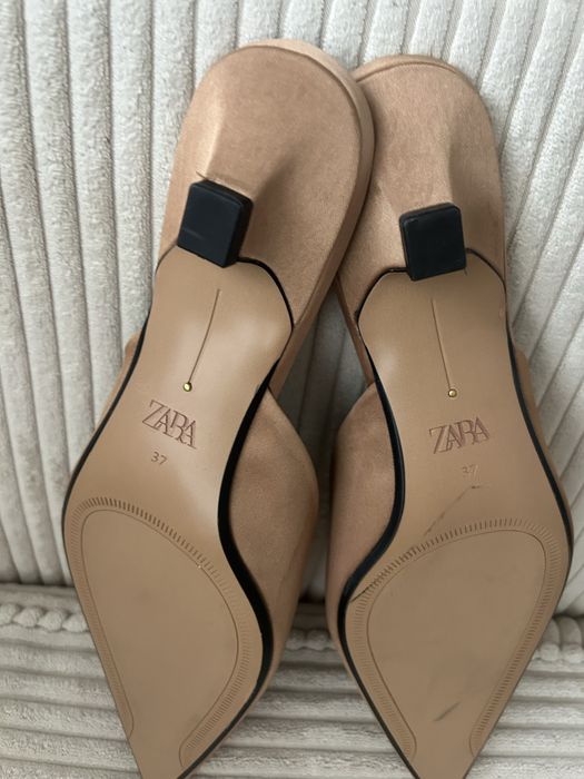 Бежови чехли Zara