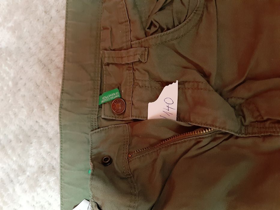 Продавам долнища, къси панталони, грейка, риза за момче.