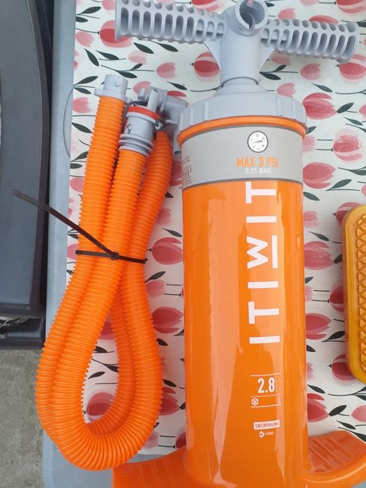 Pompa .an.stare perfecta.  Pentru saltele . Si piscine