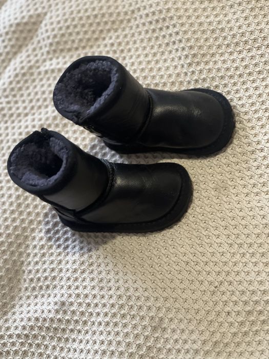 Продаю детские угги