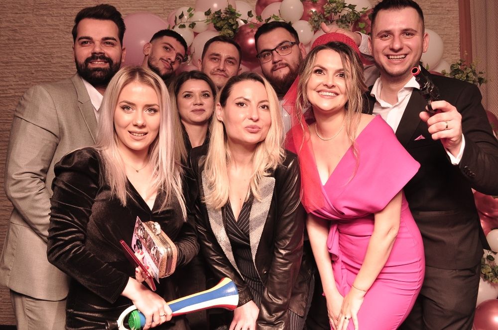 Oglinda magica,cabina foto,platforma 360,bar mobil,fum greu