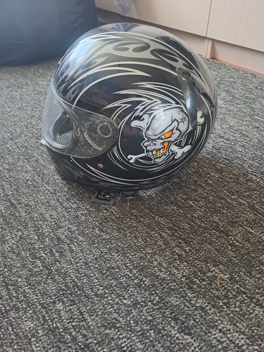 Продам мотошлем не дорого
