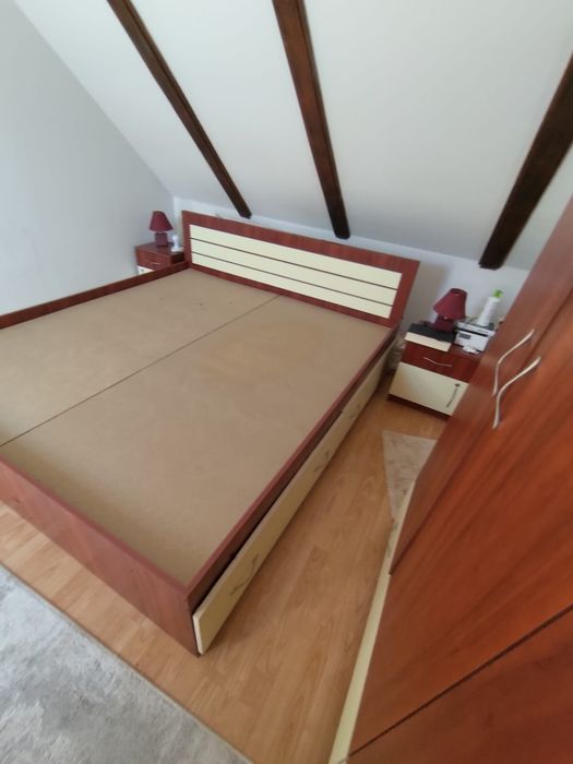 Vând set pat 180x200 cu 4 sertare+2 noptiere  demontat, Prejmer