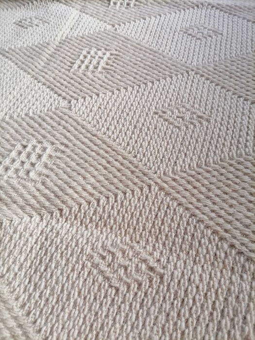 Покривки за легло и китеници.