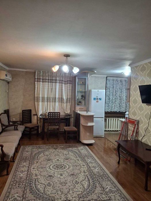 Сдаётся 2комнатная квартира в центре.