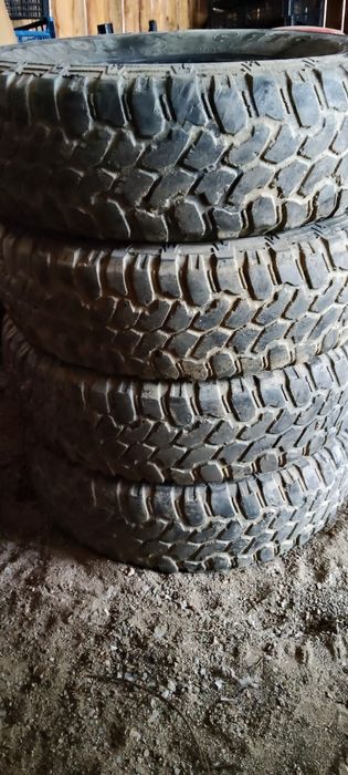 Vând două seturi de cauciucuri