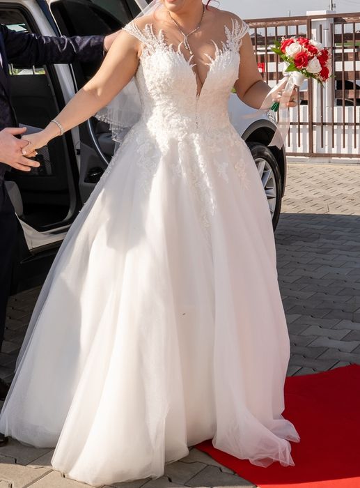Rochie de mireasa model deosebit salon Angelo