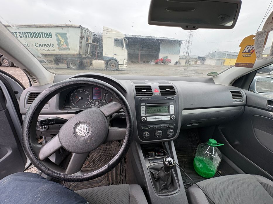 Vând Golf 5 1.9tdi
