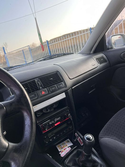 Продавам Volkswagen Golf 4 1.6