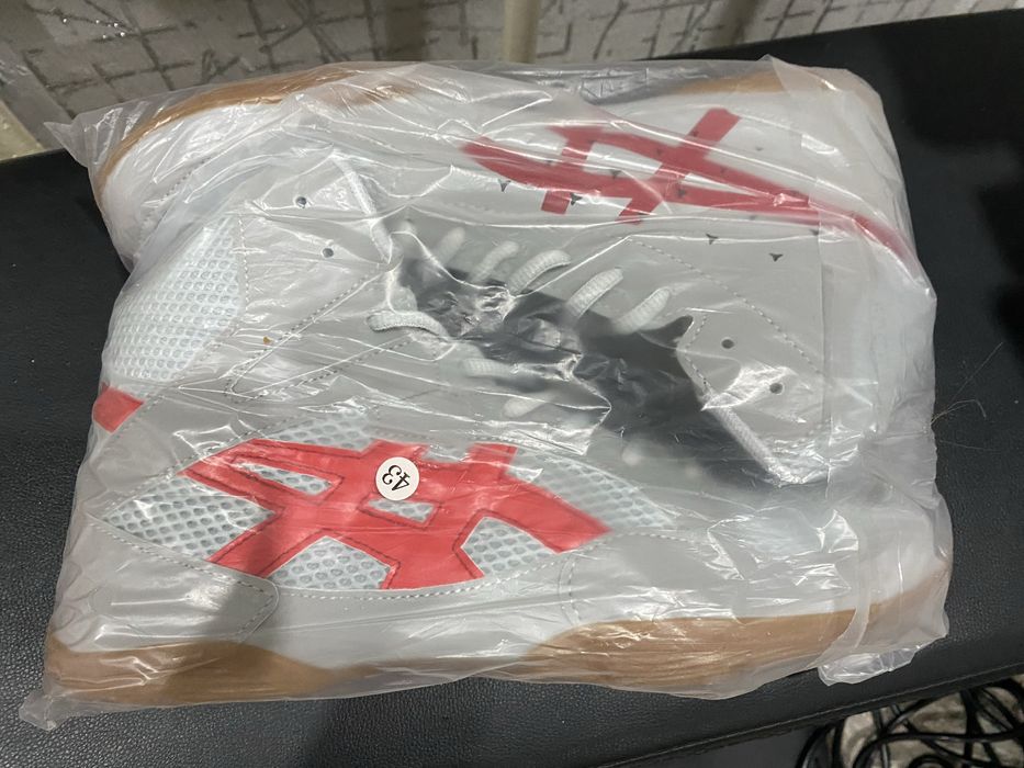 Борцовки новый . Уена 8.000 без торга.