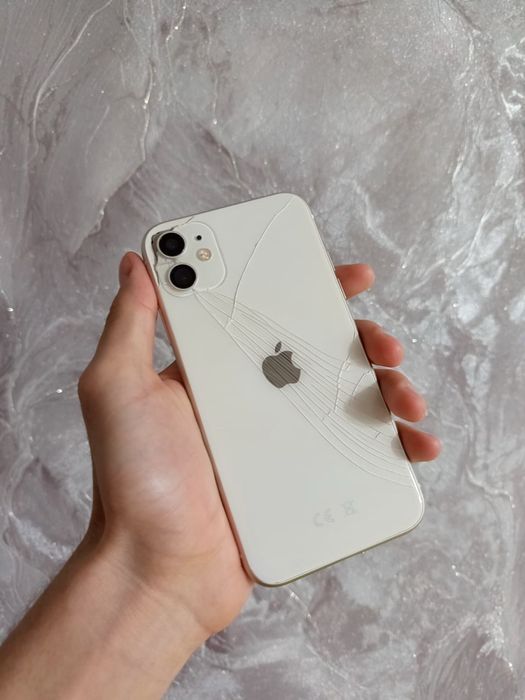 Продам Apple iPhone 11 (64gb) белый
