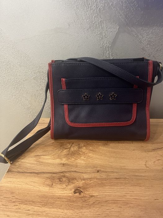 Продавам оригинална чанта Tommy Hilfiger