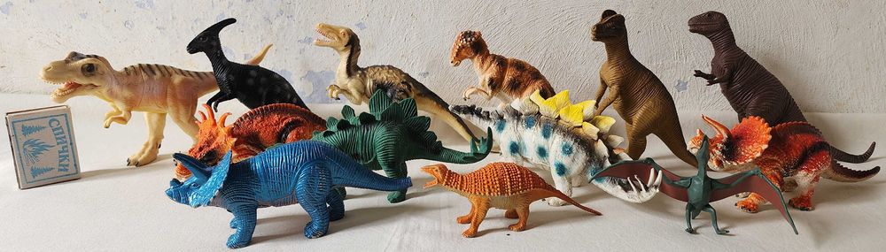 Игрушки - динозавры пластмассовые (13 шт.), цена за все