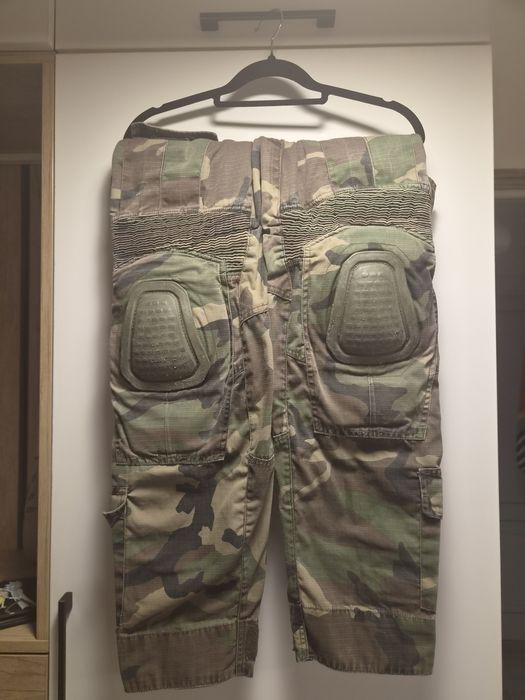 Pantaloni Airsoft Invader Gear cu genunchiere Marime S