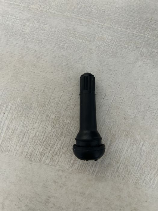 Вентил за безкамерни гуми TR414