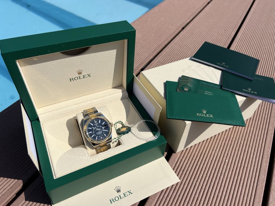 Rolex Sky Dweller Two Tone Gold 42mm Dial Negru