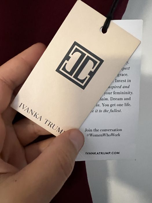 Rochie vișinie Ivanka Trump