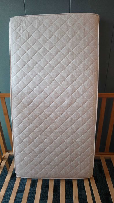 Pat ca NOU+saltea, protectii si cearseafuri - lemn natural lacuit de