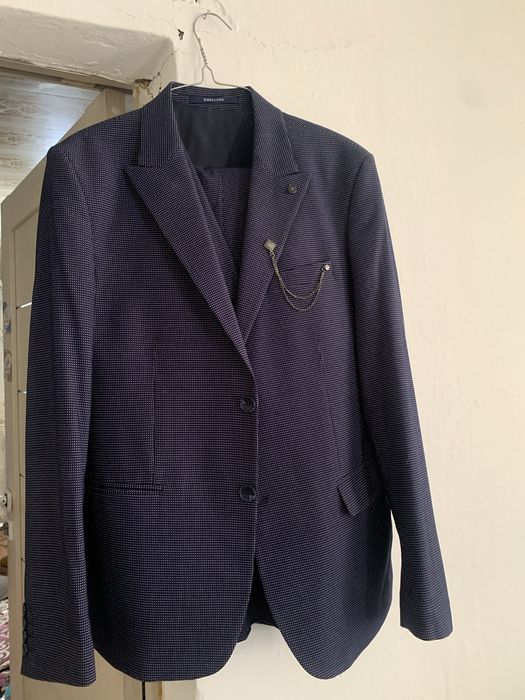 Костюмы. Тёмный синий и чёрный