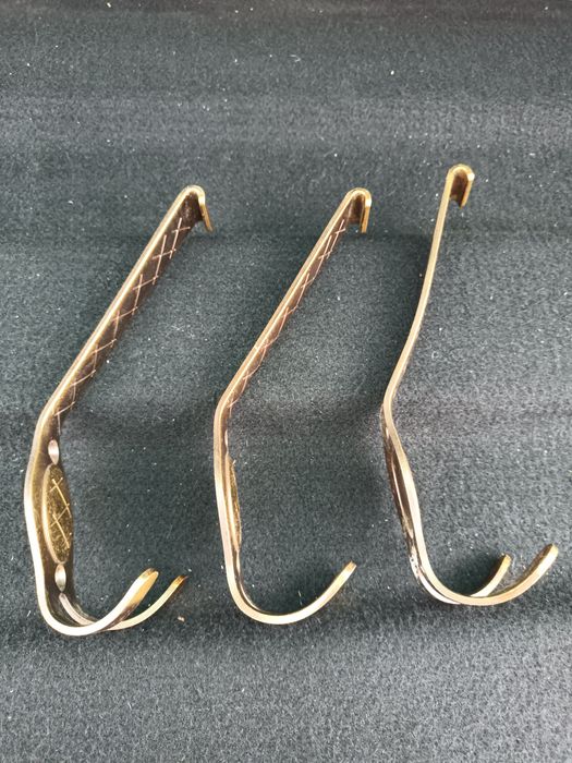 Бронзови закачалки