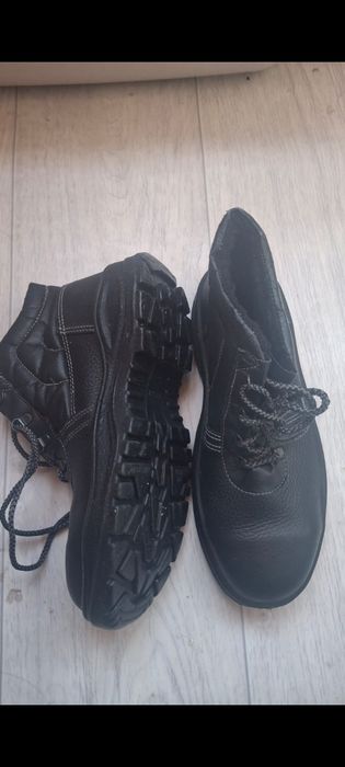 Продам спец обувь