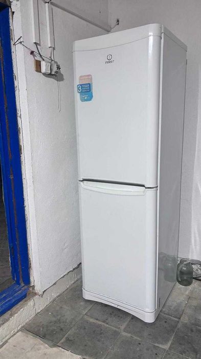 Продам Холодильник Indesit за 50000 тенге