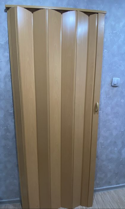 Дверь гормошка срочно продам