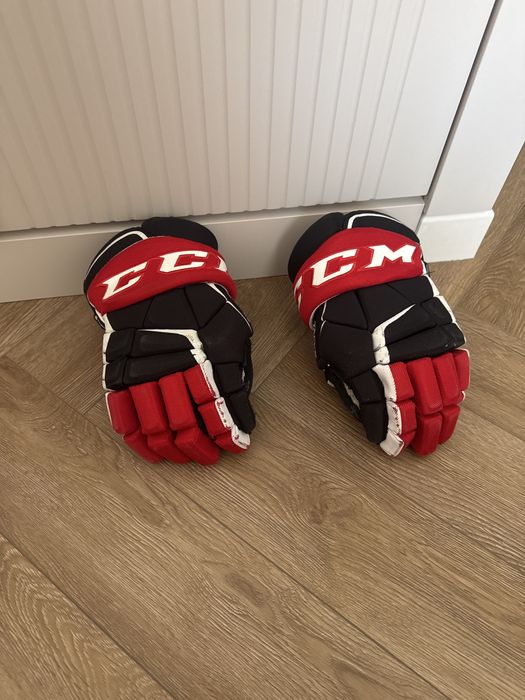 Перчатки хоккейные CCM