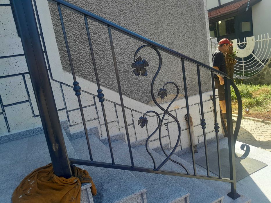 Парапети за стълбища и тераси от ковано желязо