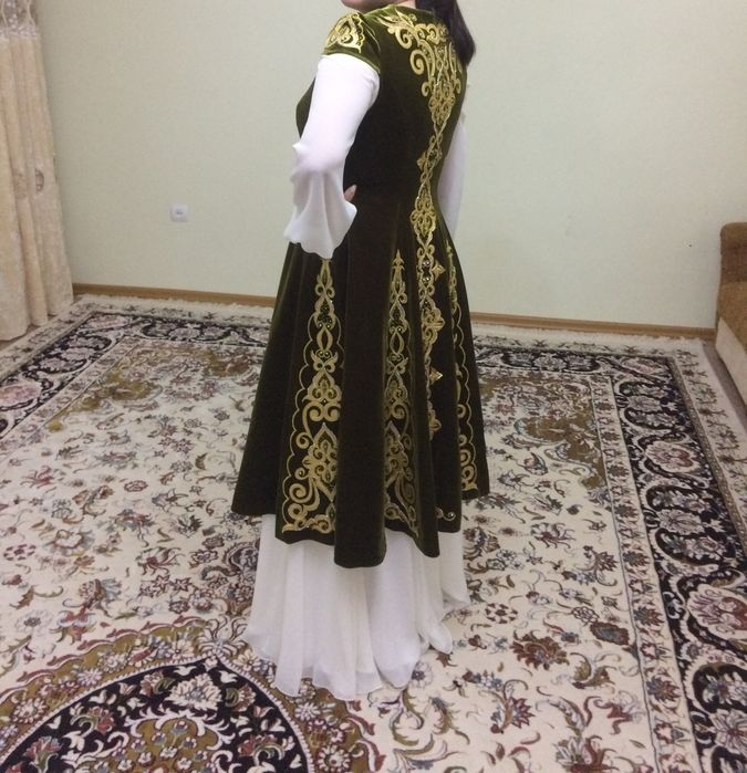 Камзол мен койлек сатылады