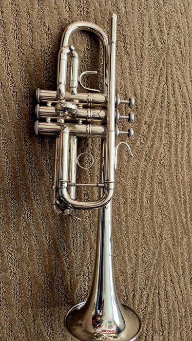 Trompeta profesională Bach Stradivarius
