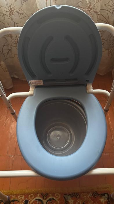 Продам кресло туалет.