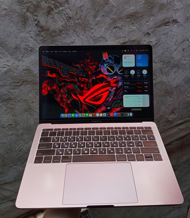 Apple в отличном MacBook PRO мах.